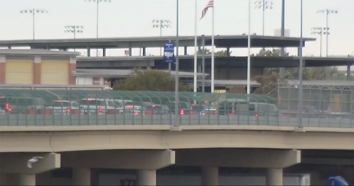 Puente Dos registra ligero incremento en el cruce de unidades de carga y autos particulares: Miltón Olavarrieta