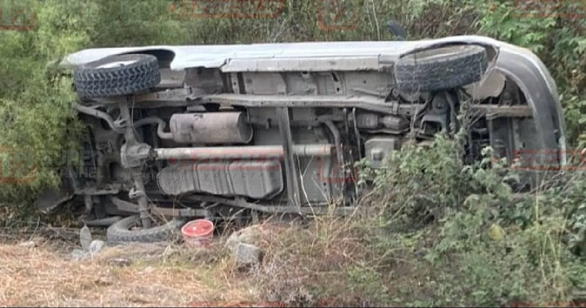 Vuelca y termina lesionado sobre bulevar Centenario en Piedras Negras