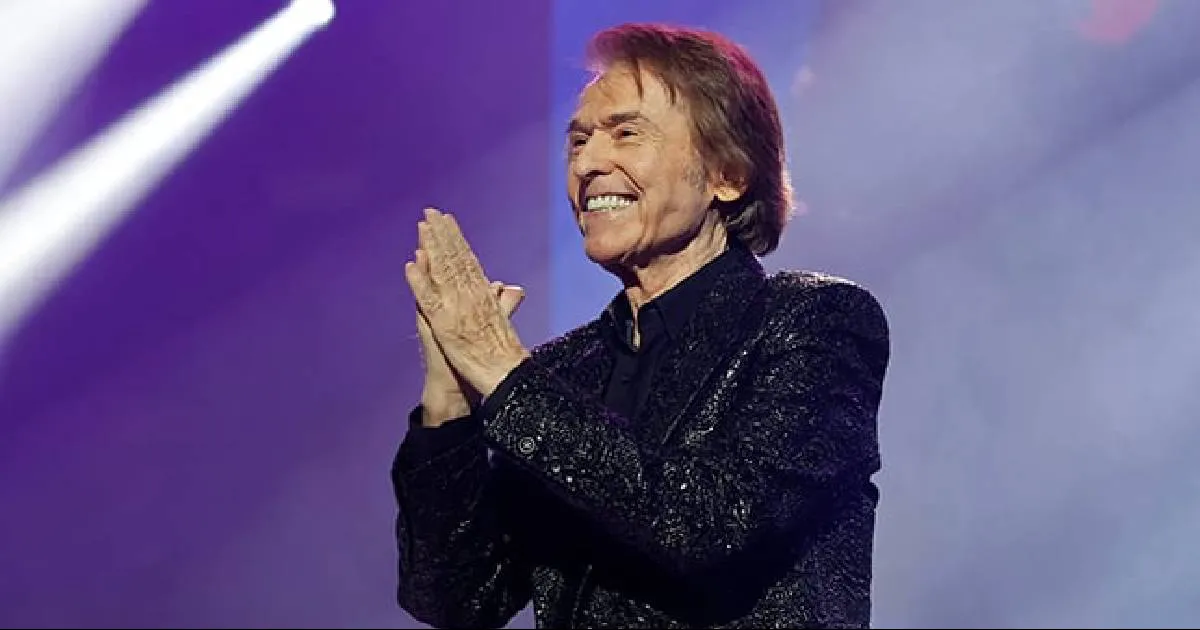 Raphael pasó la noche ‘tranquilo y consciente’ en un hospital de Madrid