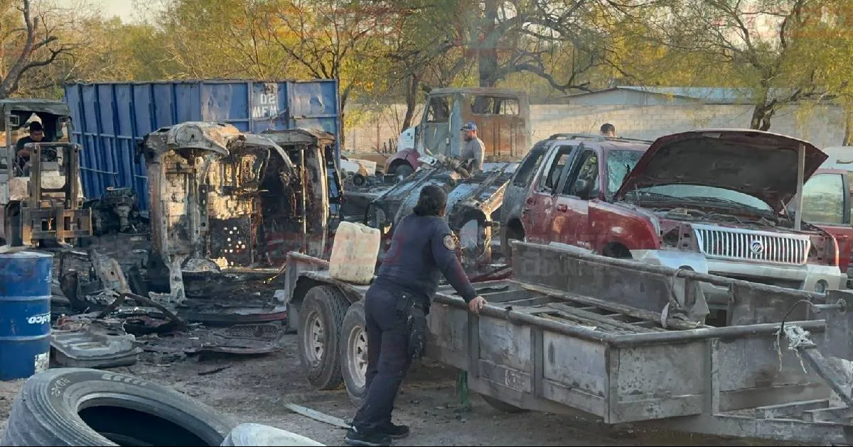 Se encontraban cortando un vehículo y a su vez utilizando un soplete