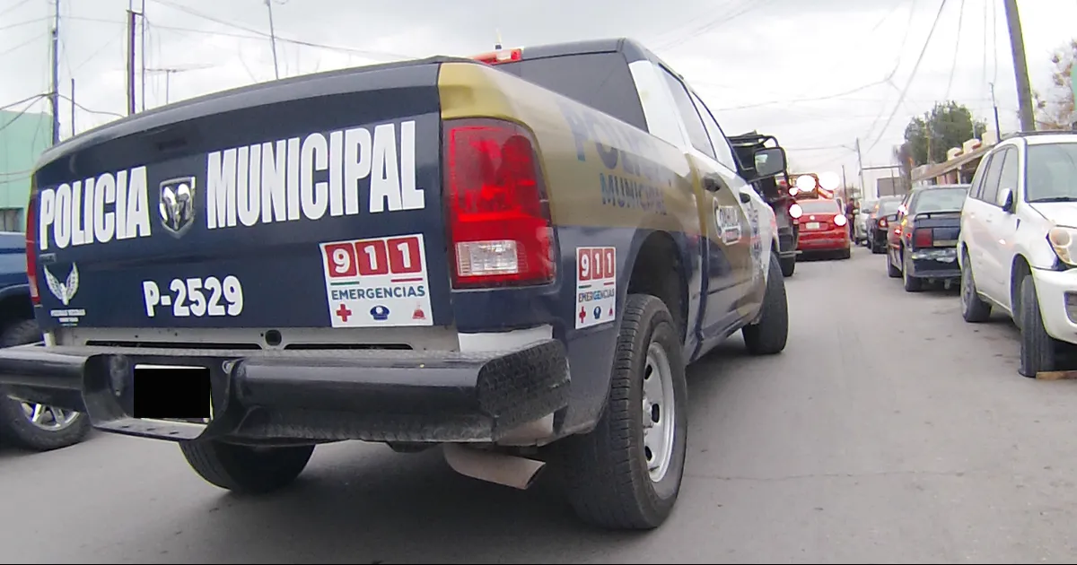 Policías municipales golpean a sujeto en La Hacienda