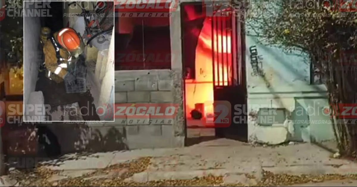 De acuerdo con el reporte de los hechos, una veladora encendida sobre un mueble de madera en la sala pudo ser la causante del siniestro.