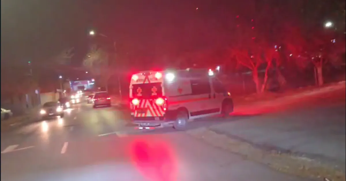 Los hechos tuvieron lugar en Plaza Nova, justo afuera de Cinemex. Un joven tuvo que ser trasladado a la Clínica 11 del IMSS tras sufrir siete heridas de arma blanca.