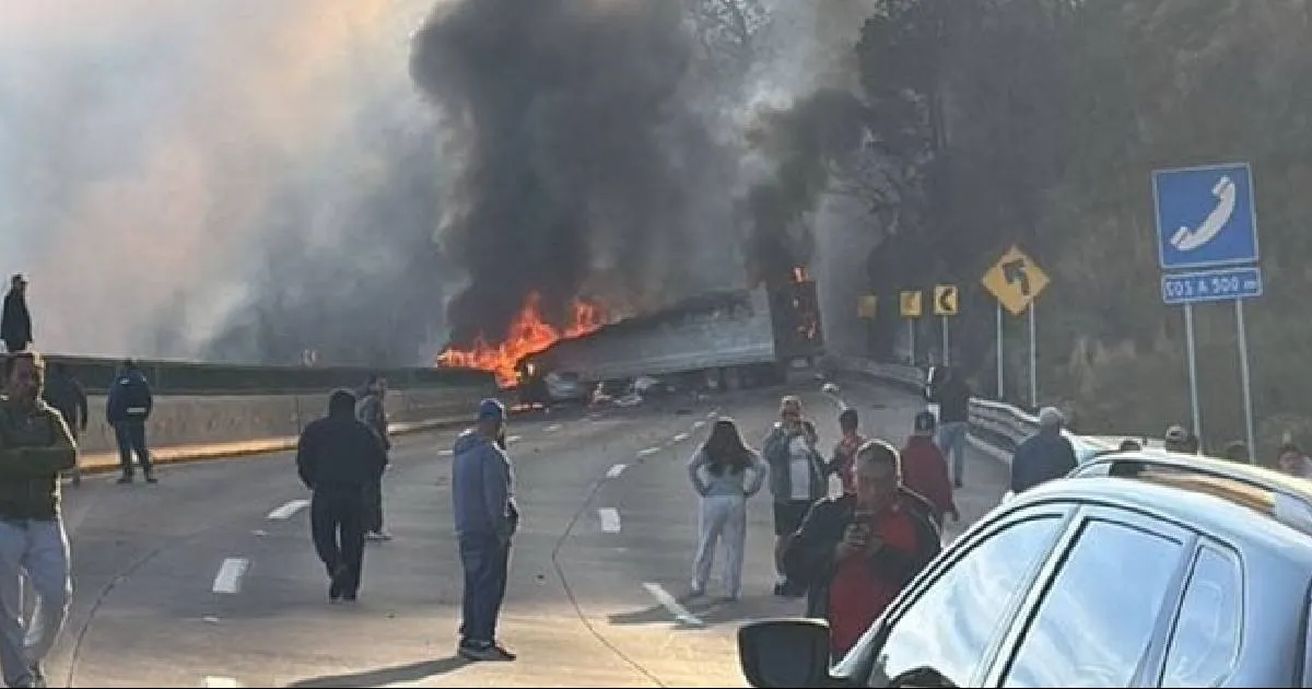 Bomberos, personal de Protección Civil y diversos cuerpos de emergencia de varios municipios acudieron