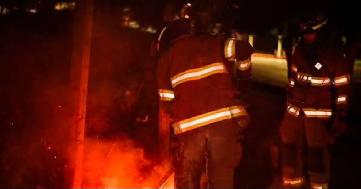 El siniestro dejó únicamente pérdidas materiales, afectando aproximadamente cinco hectáreas de zacate y maleza mediana.