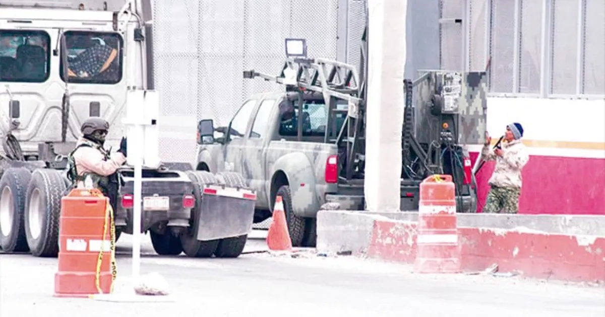 Fue detenida en el puente internacional con armas ocultas en su camioneta.