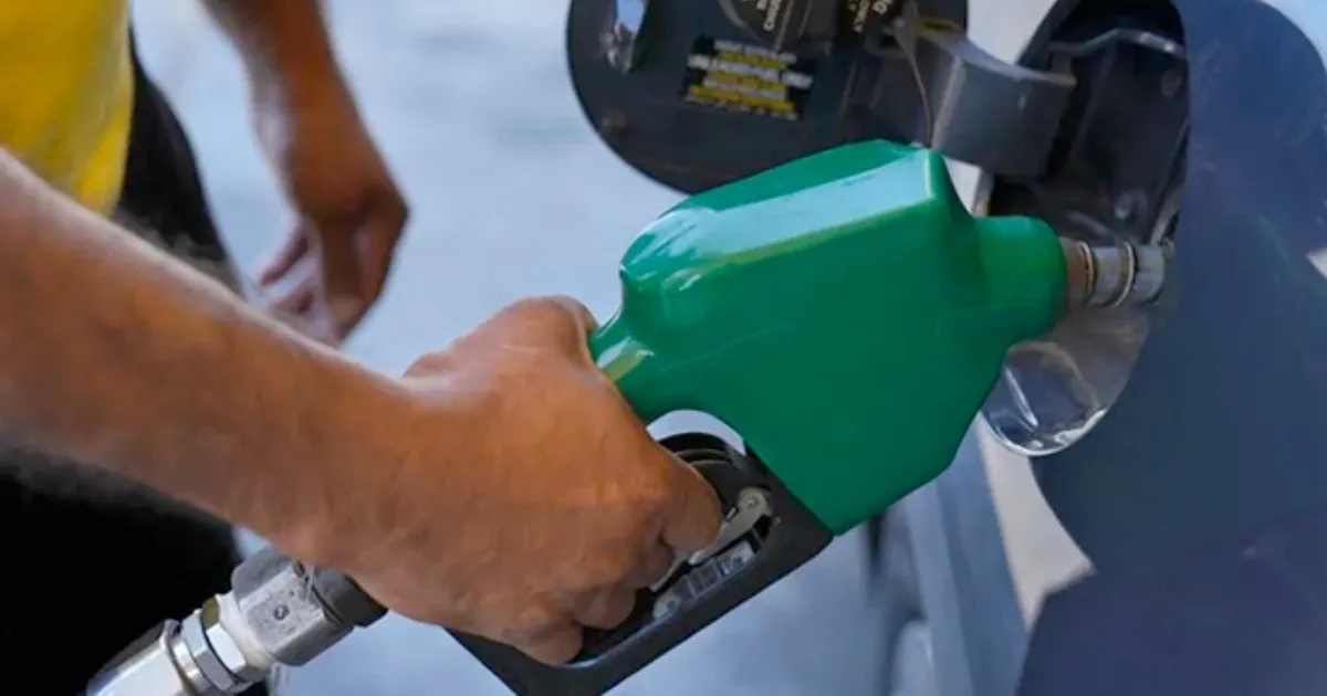 Se espera que este jueves se firme el acuerdo entre el Gobierno y algunos empresarios gasolineros para topar el precio durante los próximos seis meses