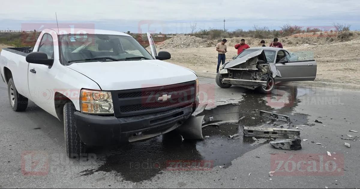 Conductor provoca aparatoso encontronazo en blv. Los Olivos