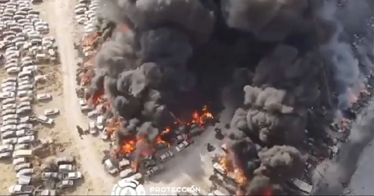 Arde en llamas corralón en El Carmen, NL