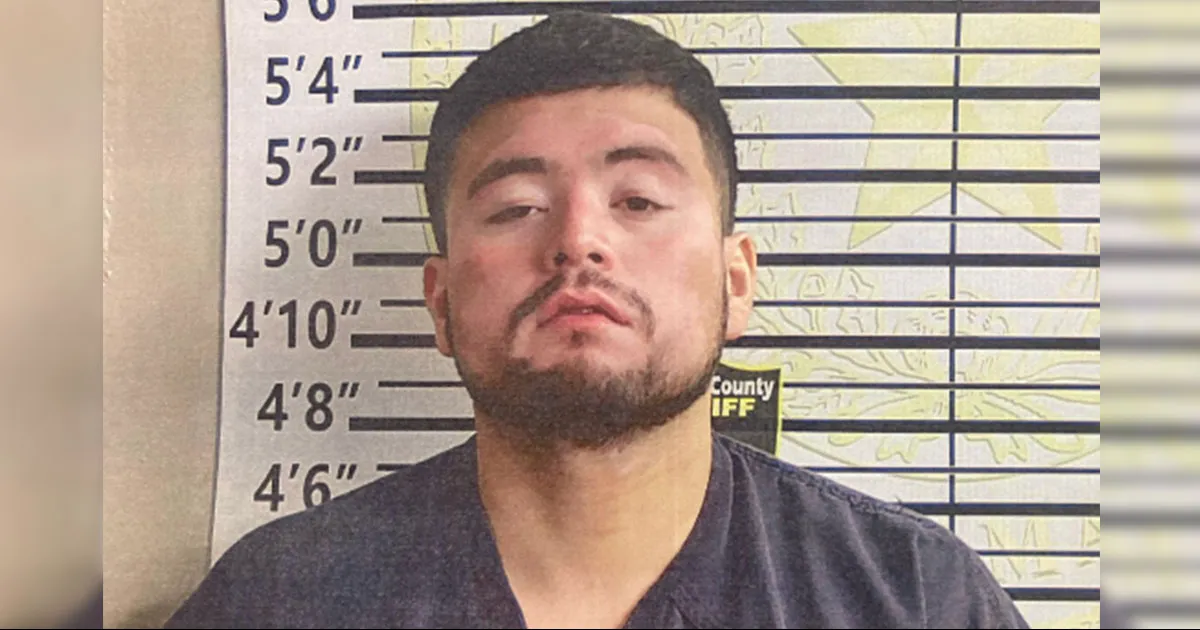 El sheriff Tom Schmerber informó que Talamantes fue recluido al Centro de Detenciones Tom Bowles por cargos de robo.