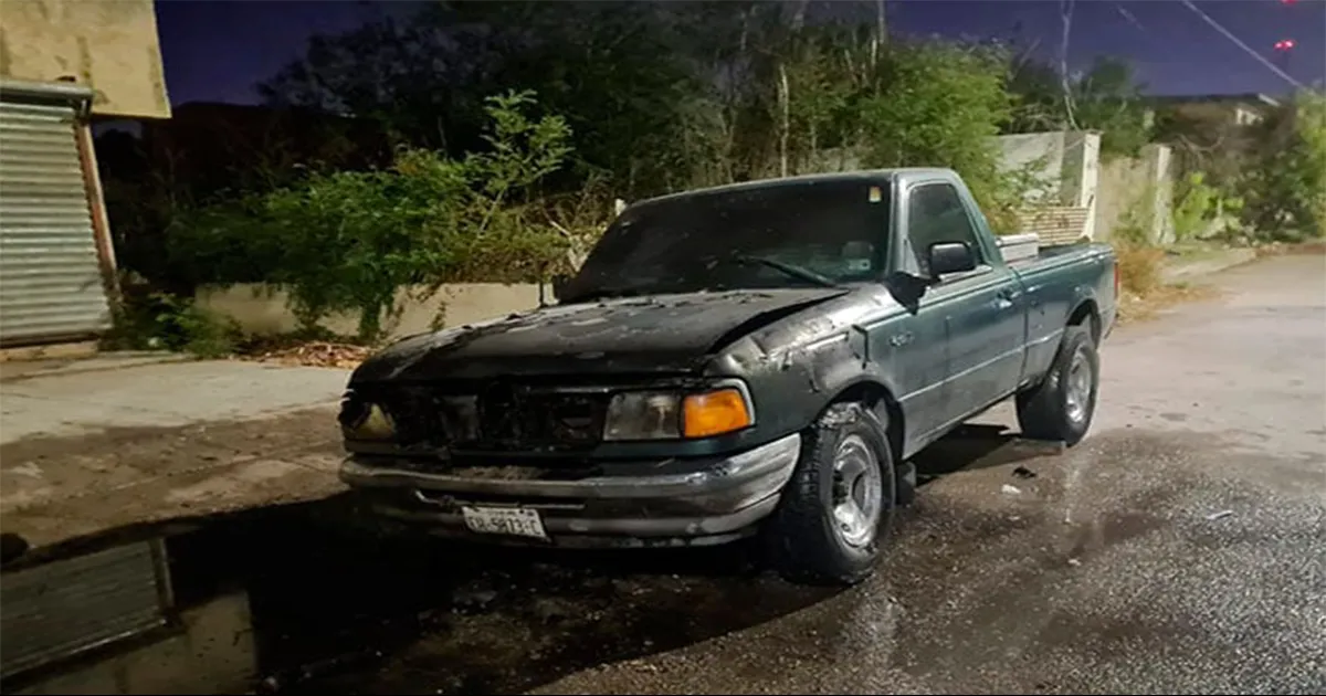 La propietaria indicó que fue un vecino quien le reportó sobre el incendio cuando ella se encontraba en su casa.