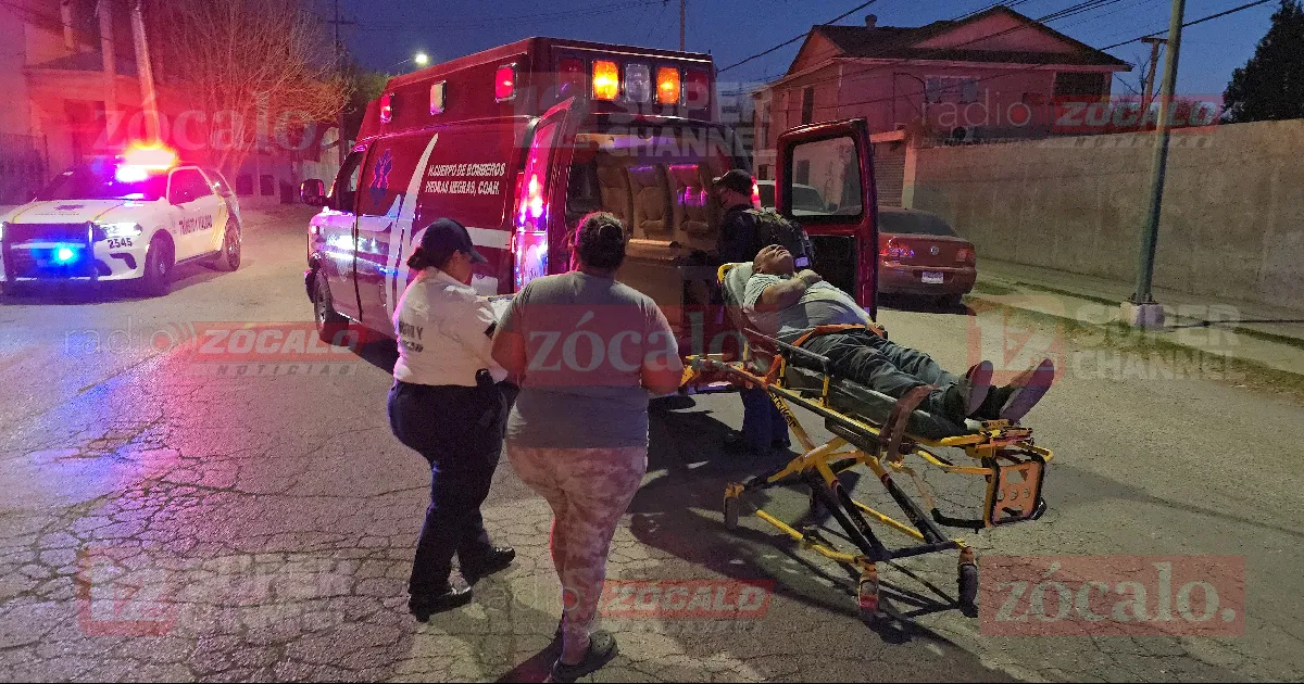 Hombre cae de su cuatrimoto tras maniobra evasiva en la colonia Bravo