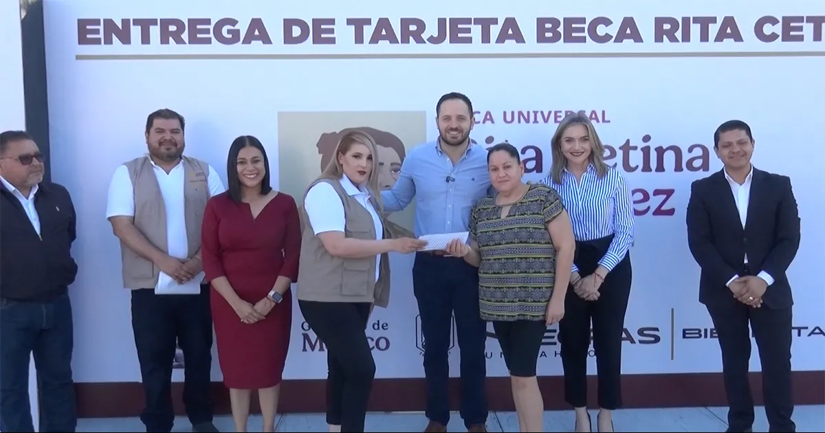 Entrega alcalde Jacobo Rodríguez beca “Rita Cetina“a estudiantes de secundaria