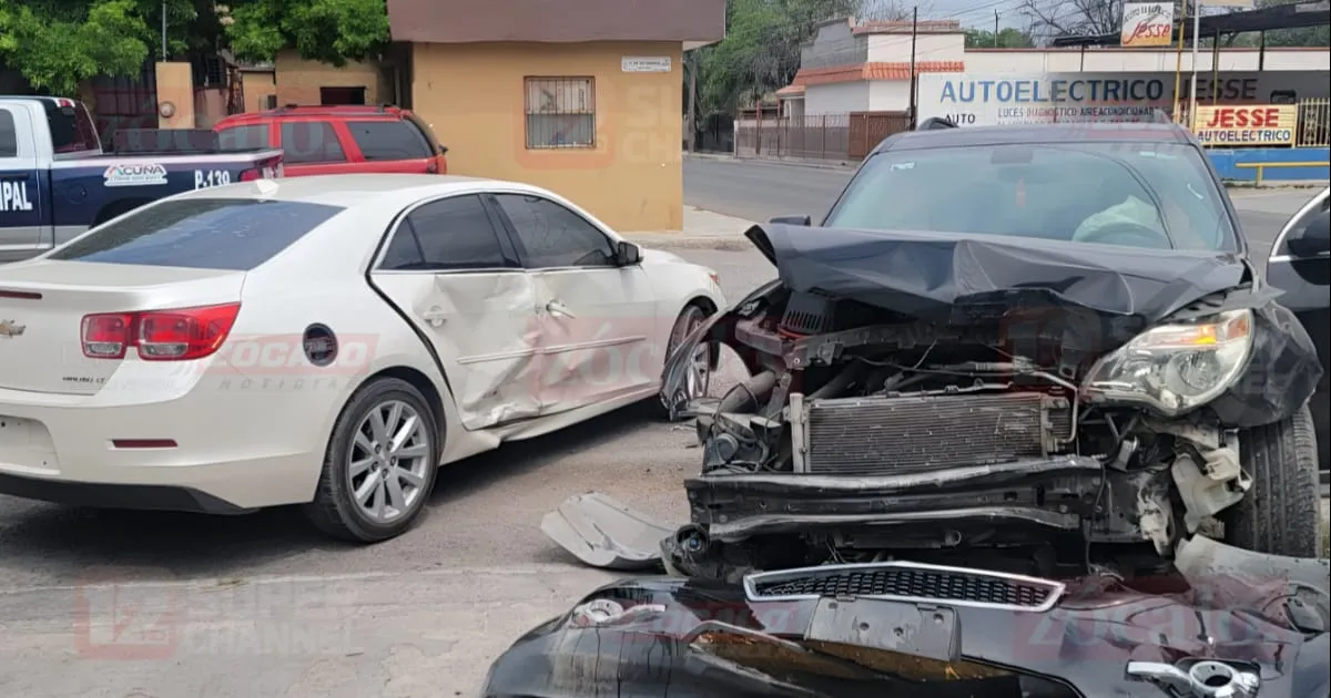 Percance vial deja cuantiosos daños materiales