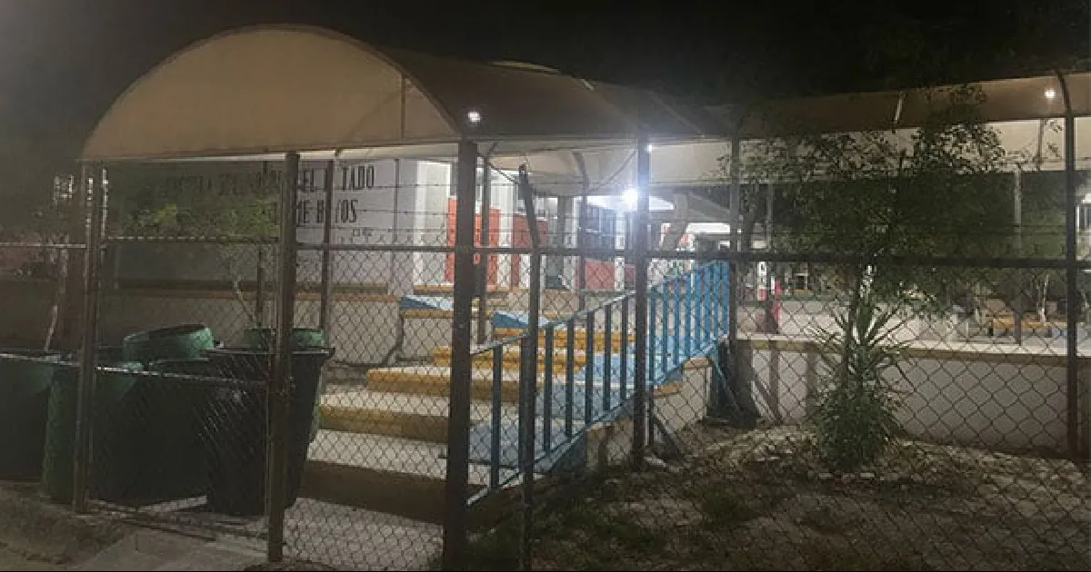 Denuncian venta de droga en secundaria de Acoros