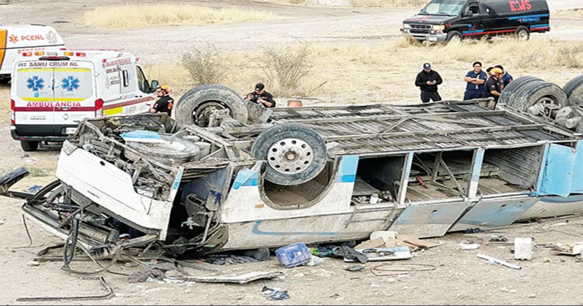 El llanto de los niños se mezcló con las plegarias de ayuda: había gente atrapada entre los fierros, cuerpos tendidos en la tierra, en las piedras, algunos inconscientes y uno, sin vida.
