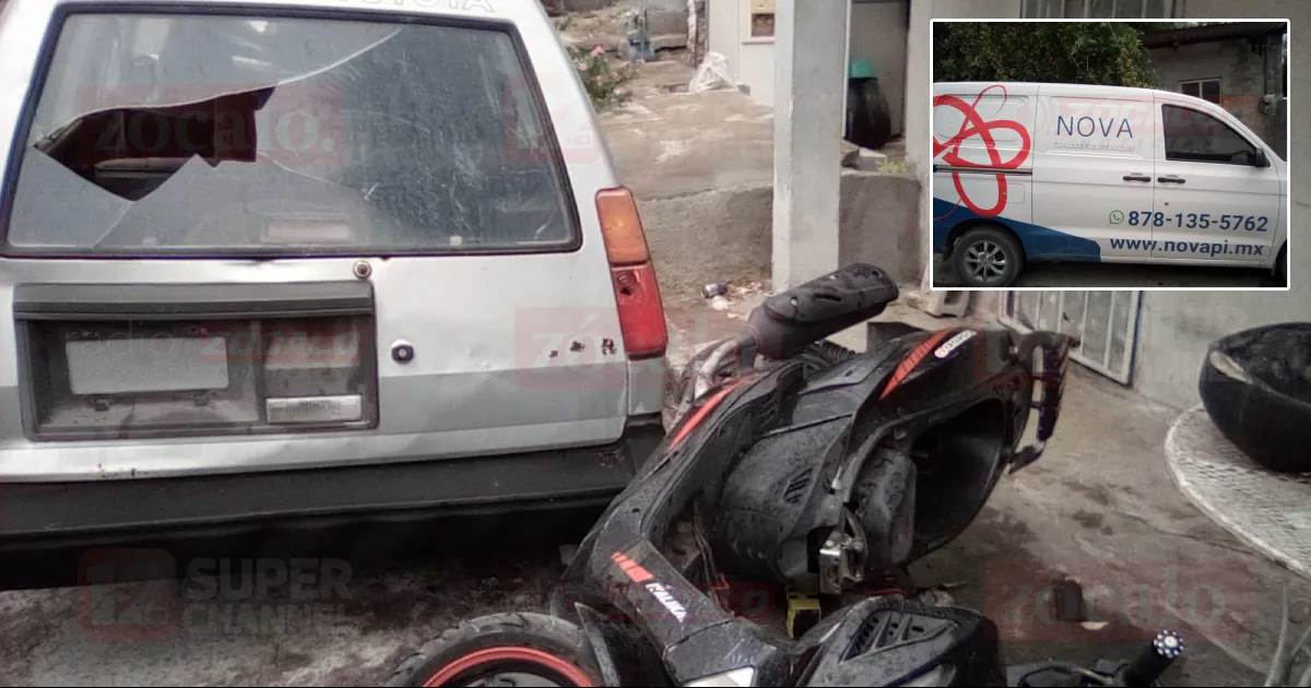 Se encontraba cerrando las ventanas de su automóvil, cuando fue impactada por la unidad.