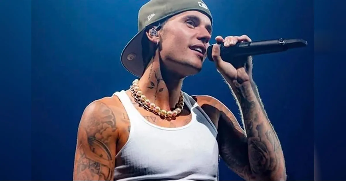 Justin Bieber admitió haber sido egoísta y herido a otros, buscando cambiar y crecer mientras enfrenta críticas sobre su vida personal.