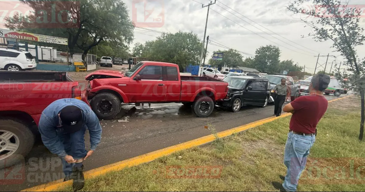 Participan 5 vehículos en accidente tipo carambola en bulevar República en PN