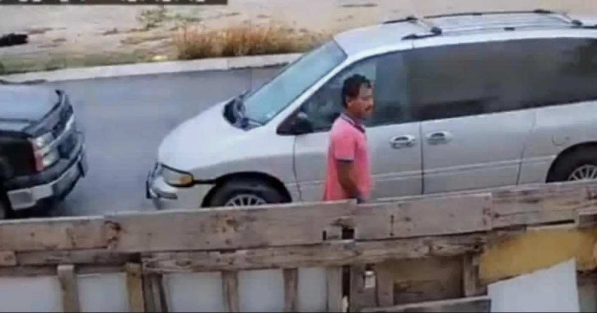 Presunto mecánico roba partes de un vehículo en la colonia Lomas