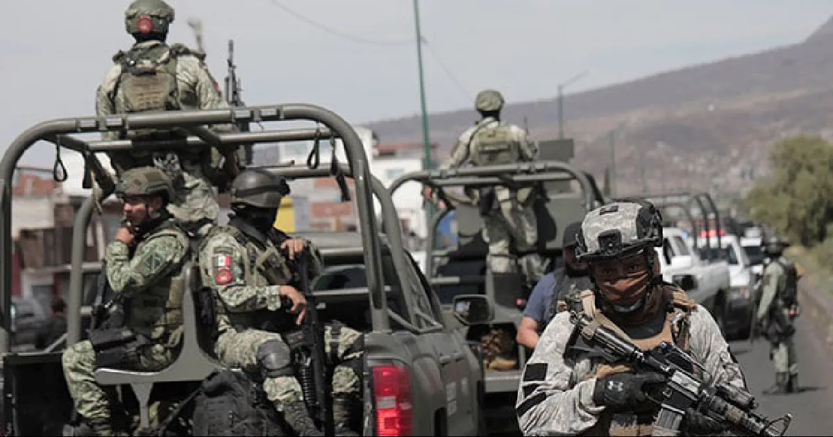 Ejército mexicano detiene a 17 presuntos sicarios por explosión de mina en Michoacán