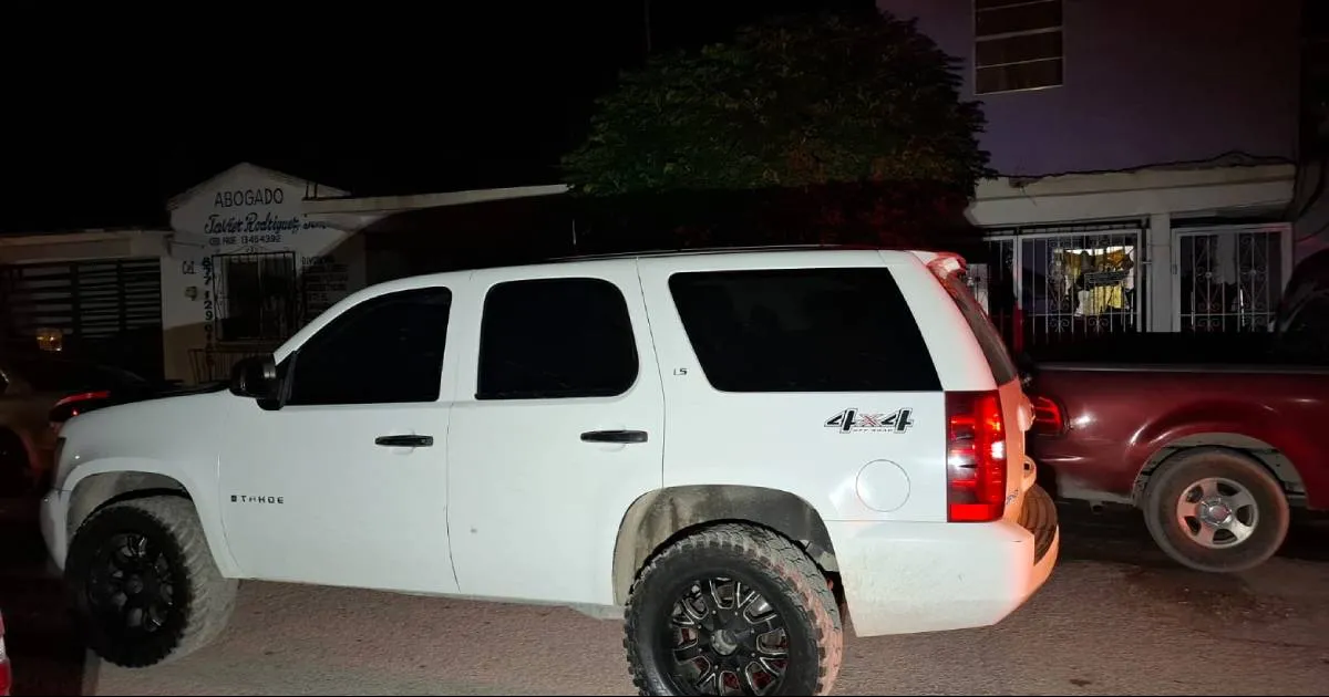 Según trascendió, la persona que retiró la camioneta sería el propietario legal, mientras que quien realizó el reporte no habría terminado de pagar el vehículo.