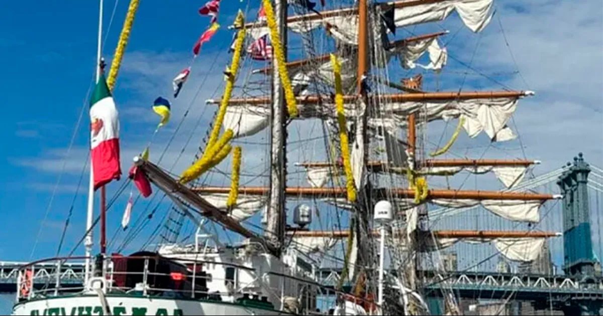 Armada española rinde homenaje a víctimas del accidente en el buque Cuauhtémoc