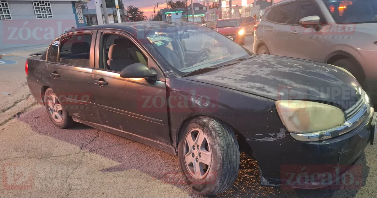 Detienen a conductor tras accidente y huida; hallan manchas de sangre en su auto