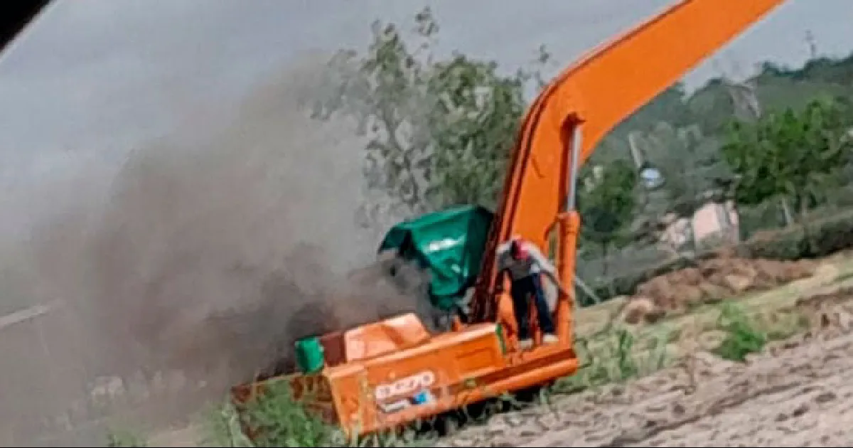 Se incendia una draga junto a parque El Cabo