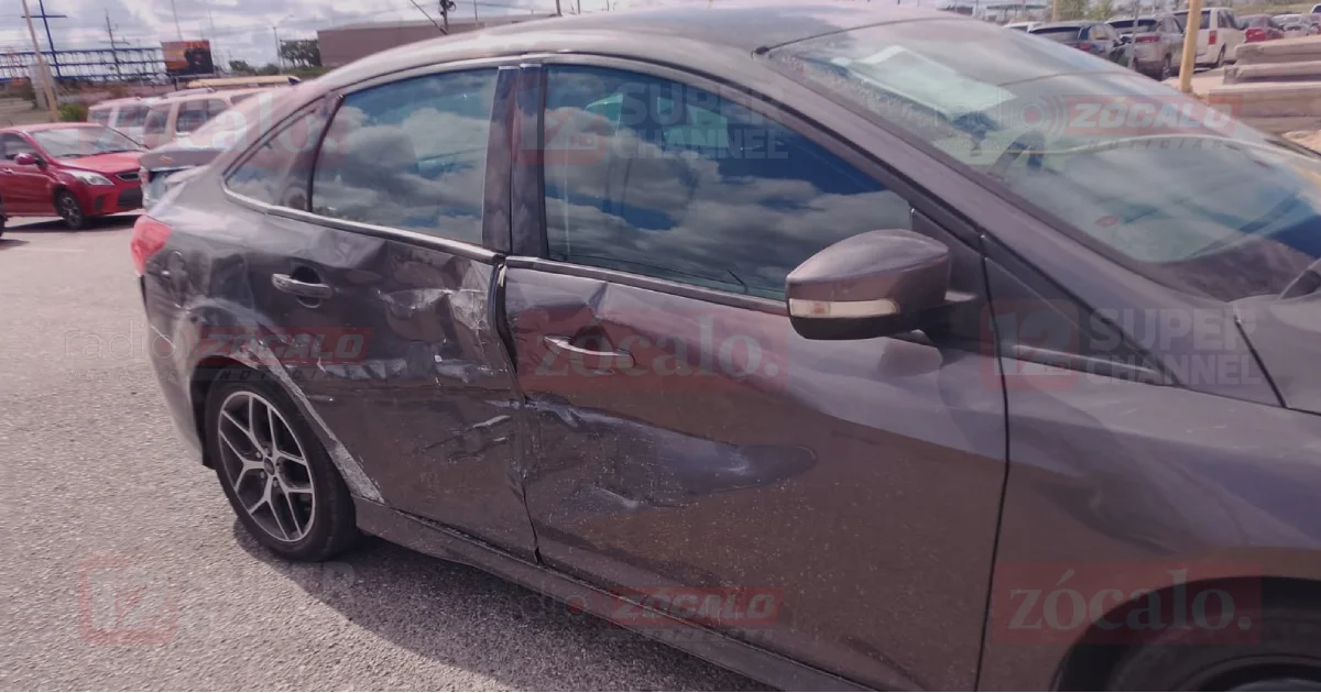 Lo impactan y se dan a la fuga en libramiento Fausto Z. Martínez