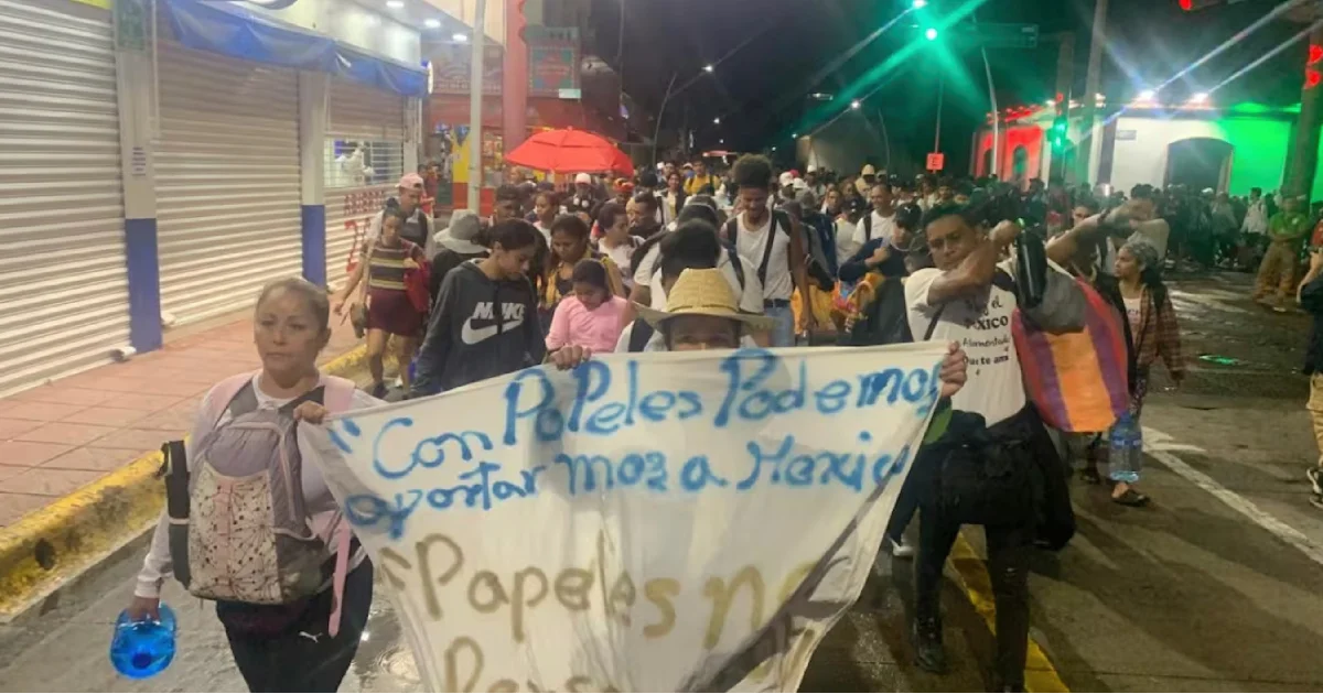 Caravana migrante sale de Tapachula, Chiapas; aclaran que su intención es quedarse en México, no ir a EU