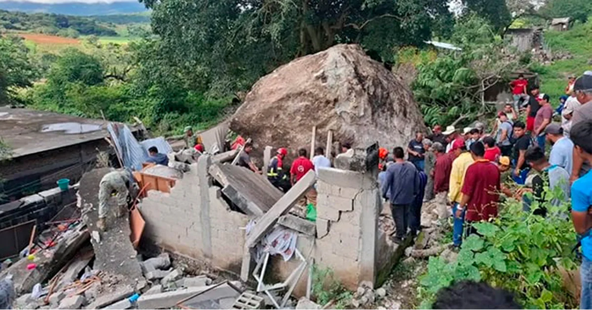 Las recientes precipitaciones reblandecieron la tierra, lo que provocó el deslizamiento de la piedra.