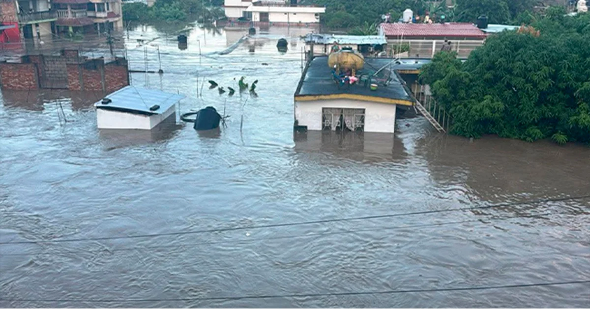 Afrontan emergencia entre lodo y desidia; ‘solamente Dios sabe cómo pasó’
