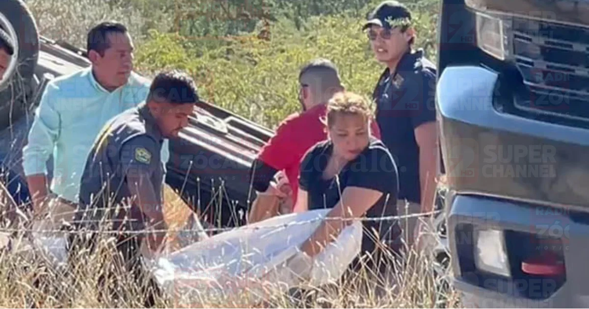 En el interior del auto, un Mini Cooper azul sin placas quedó el cuerpo de Ernesto “N”, de 23 años