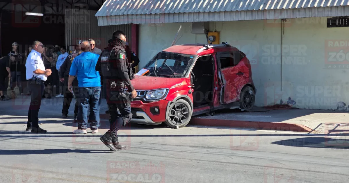 Tanto la mujer como su hijo menor fueron trasladados a una clínica privada para recibir atención médica.