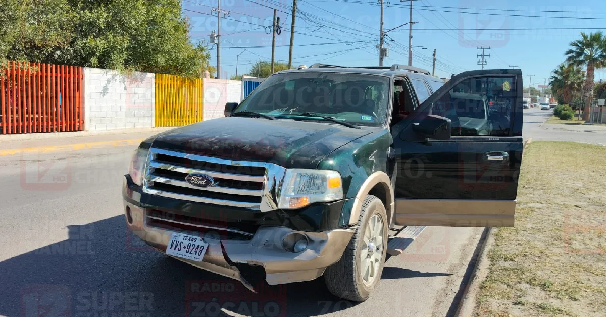 Daños materiales tras choque entre camionetas