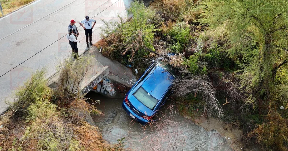 La joven quedó inconsciente por varios minutos, despertando solo cuando la fría agua de la tormenta golpeaba su rostro.