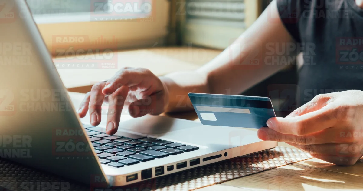 Las autoridades del DPS advirtieron que los estafadores aprovechan que muchas personas están distraídas o apresuradas al realizar sus compras, por lo que es fundamental verificar los sitios web.