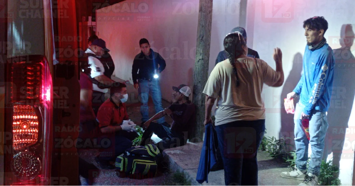 De acuerdo con los primeros reportes, la víctima fue arrollada por un vehículo tipo sedán mientras cruzaba la vialidad.