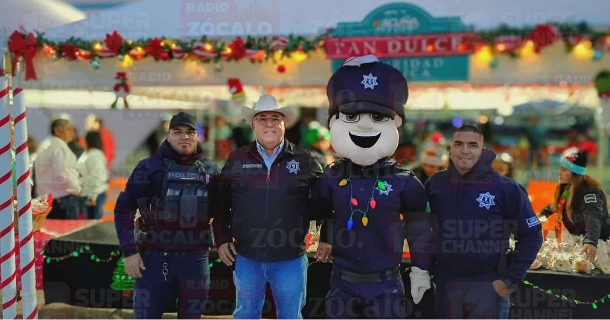 Saldo blanco durante encendido del pino navideño en Acuña