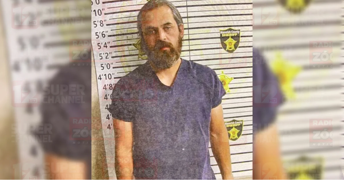 Cuando lo interceptaron, sus datos personales revelaron la orden de aprehensión emitida por el departamento del Sheriff