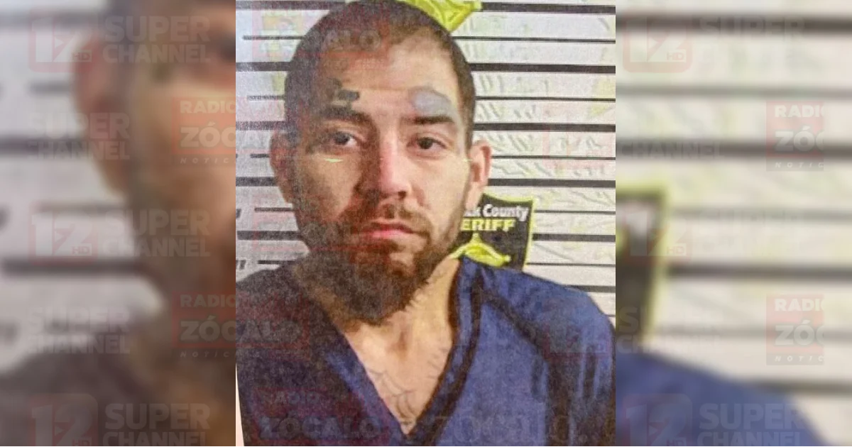 Lo arrestaron bajo cargos de abuso del 911, un delito que amerita prisión y multa.