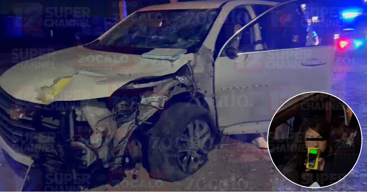 Mujer en tercer grado de ebriedad choca contra el camellón en Los Laureles