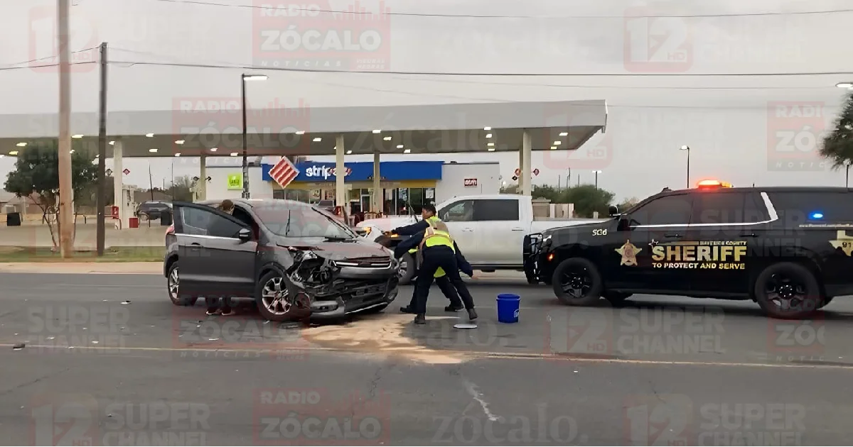 Chocan en medio de intenso tráfico vial