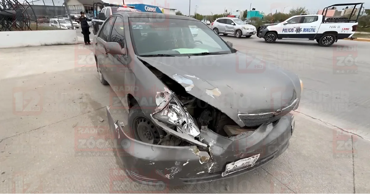 Tres vehículos participan en percance vial