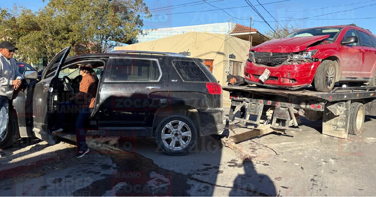 Choque en la colonia Buena Vista deja daños considerables