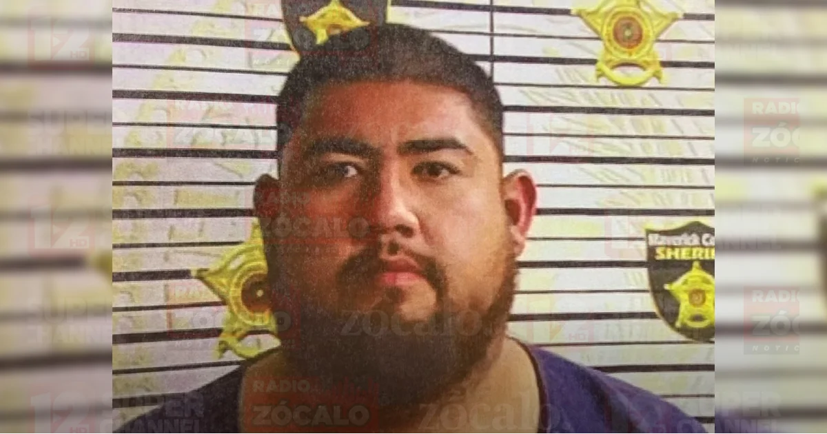 Además, los oficiales detectaron que el sujeto portaba sustancias prohibidas.