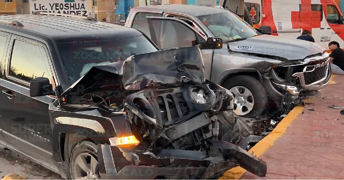 Aparatoso choque en Eje Central deja dos lesionados