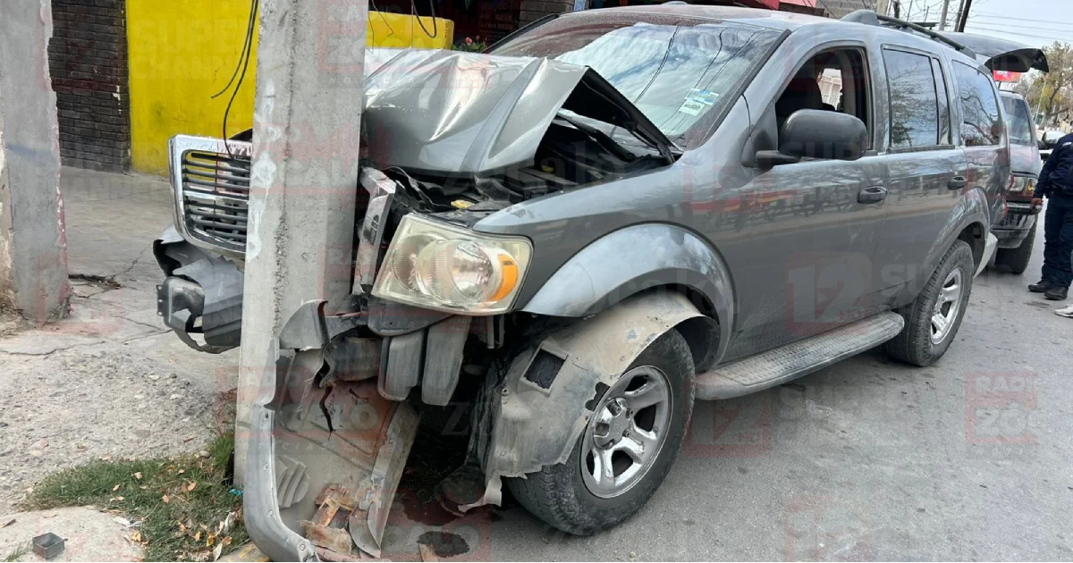 Sexagenario choca camioneta contra poste