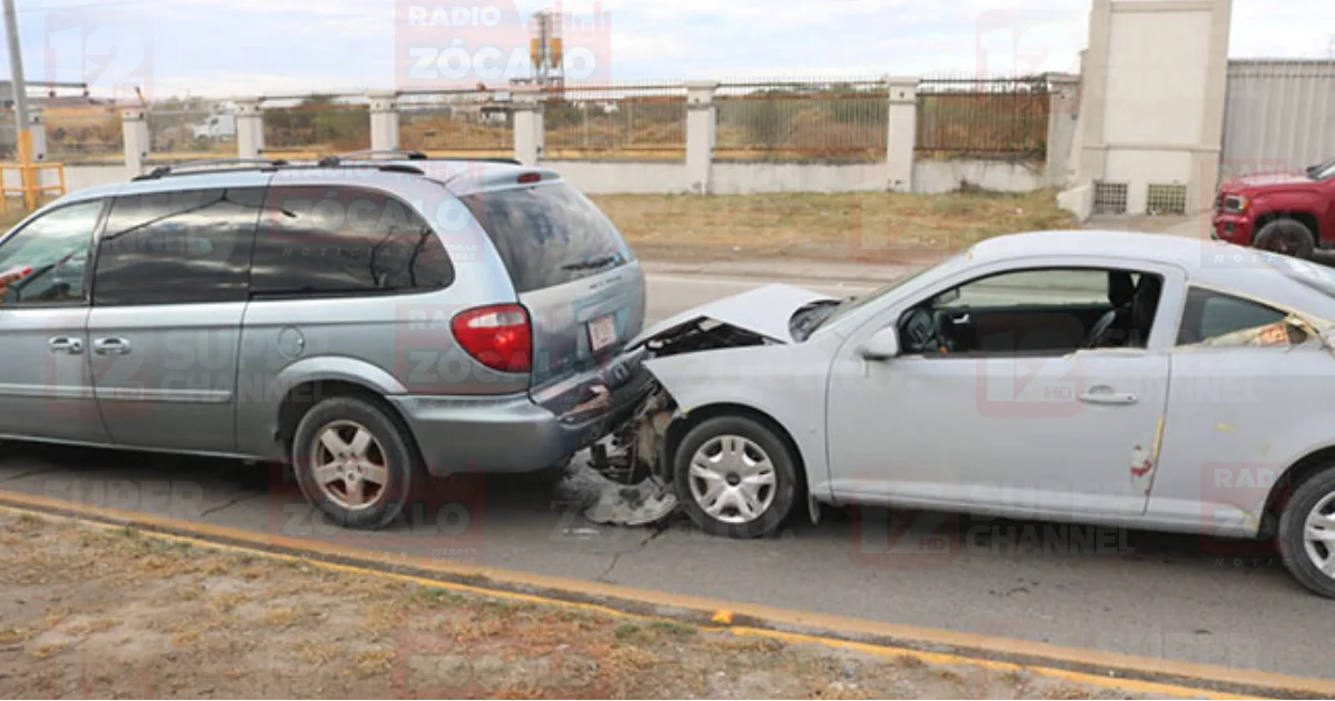 El percance ocurrió en el bulevar República entre una Caravan y un Pontiac G5